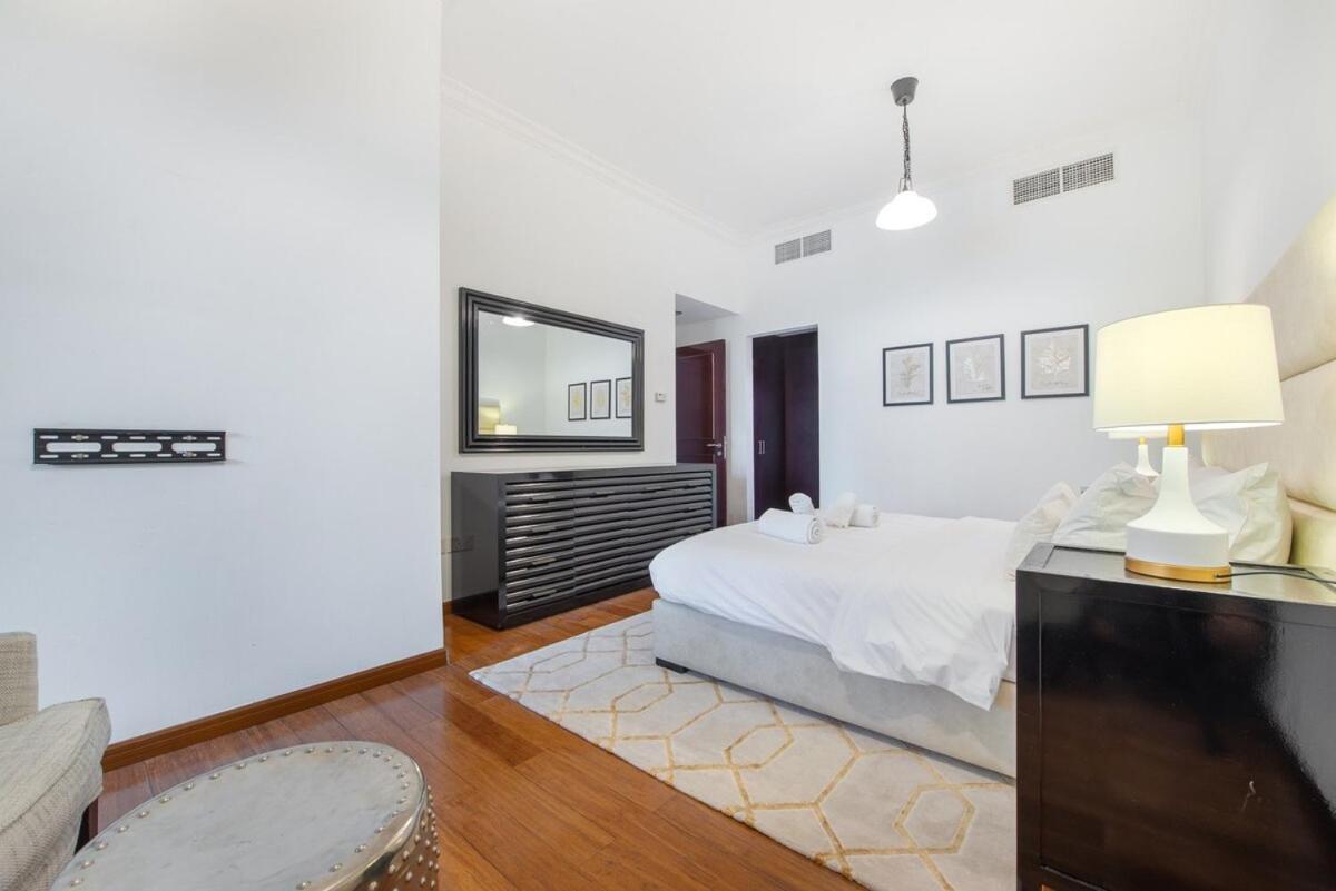 Holiday home Stylish 2br At Belvedere With Balcony Views